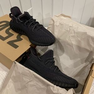 Yeezy Boost 350 V2 - Black - Size 9
